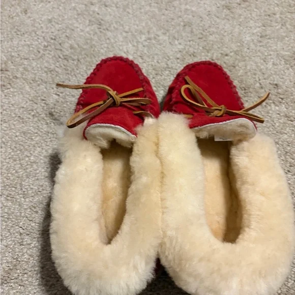 Minnetonka Women's Alpine Sheepskin Moccasin Red Slip On Slippers Suede Size 7 - Picture 5 of 12